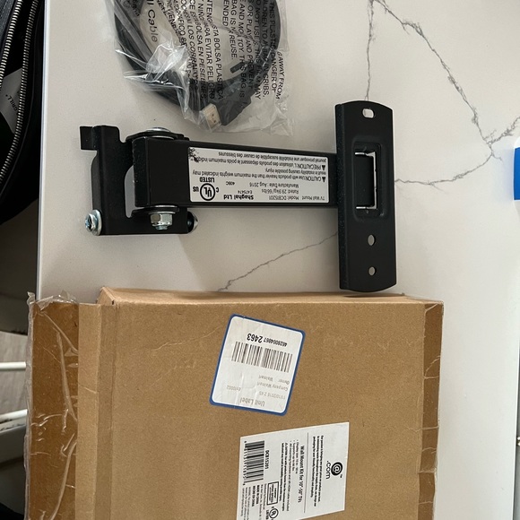 NEW Wall Mount Kit for 10”-50” TV - Picture 1 of 5